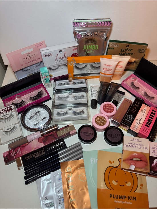 Clinique Other - Bundle of Lashes & Makeup